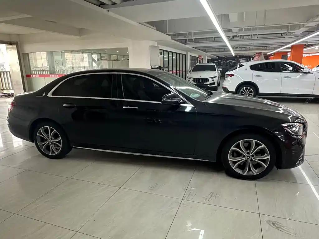 Mercedes-Benz E-Class — миниатюра 7