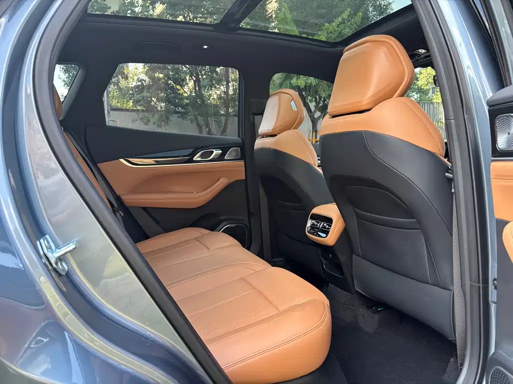 Geely Boyue L — миниатюра 27