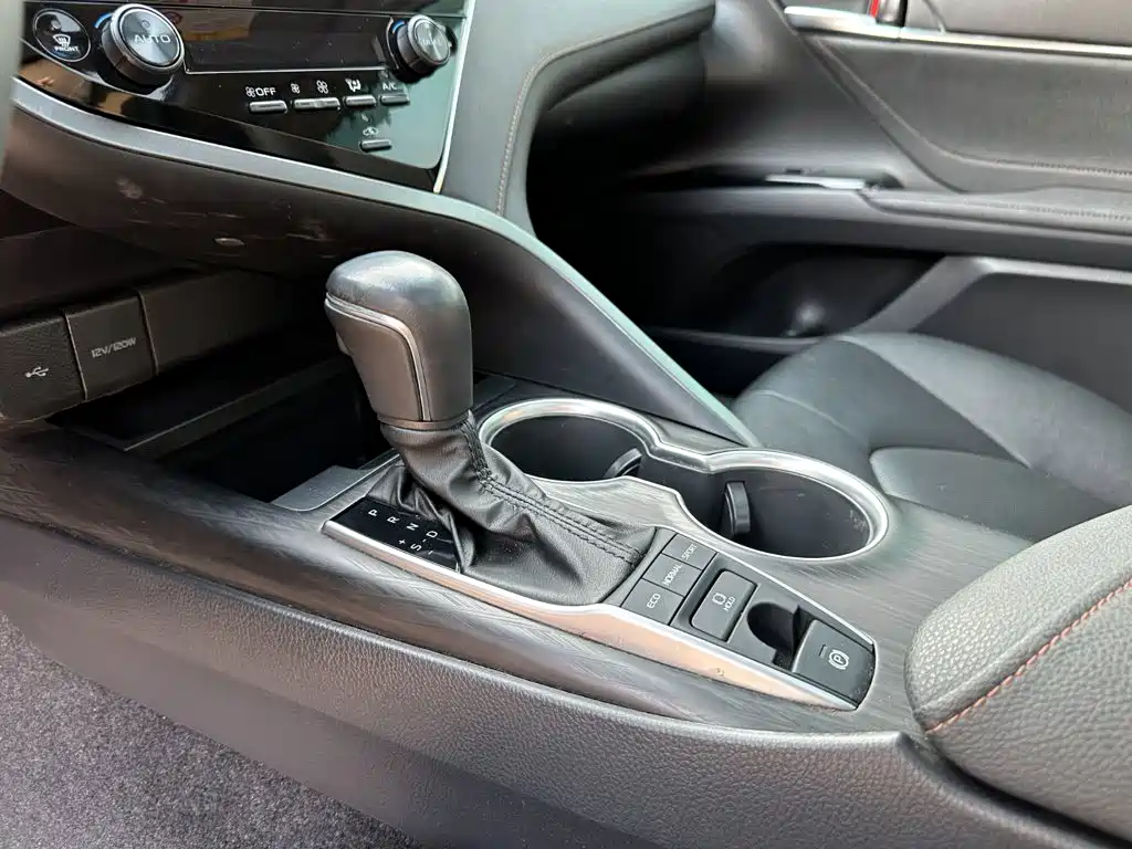 Toyota Camry — миниатюра 14