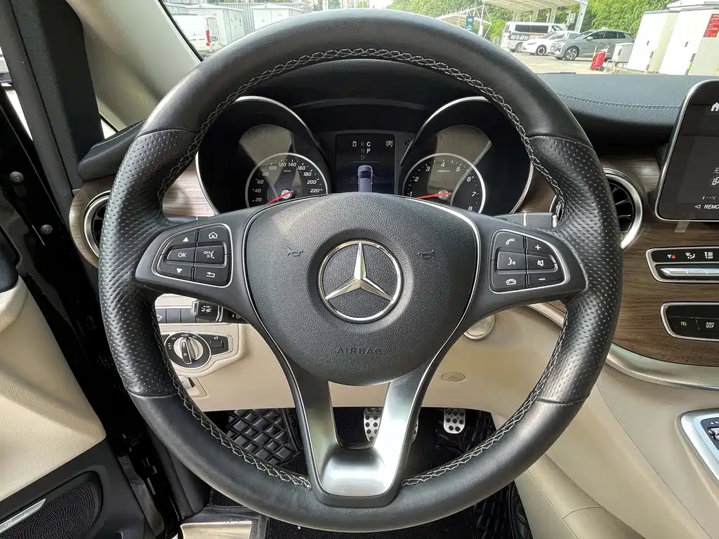 Mercedes-Benz V-Class — миниатюра 9