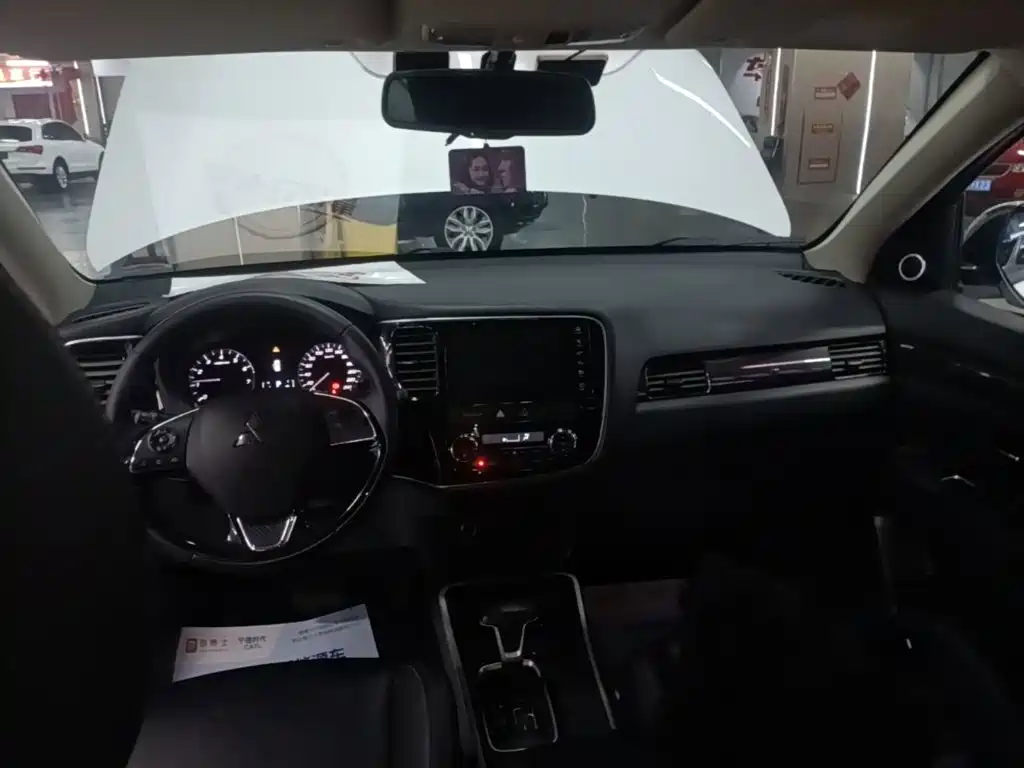 Mitsubishi Outlander — миниатюра 18