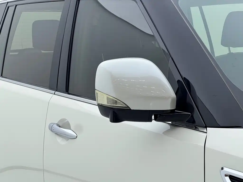 Nissan Patrol — миниатюра 6