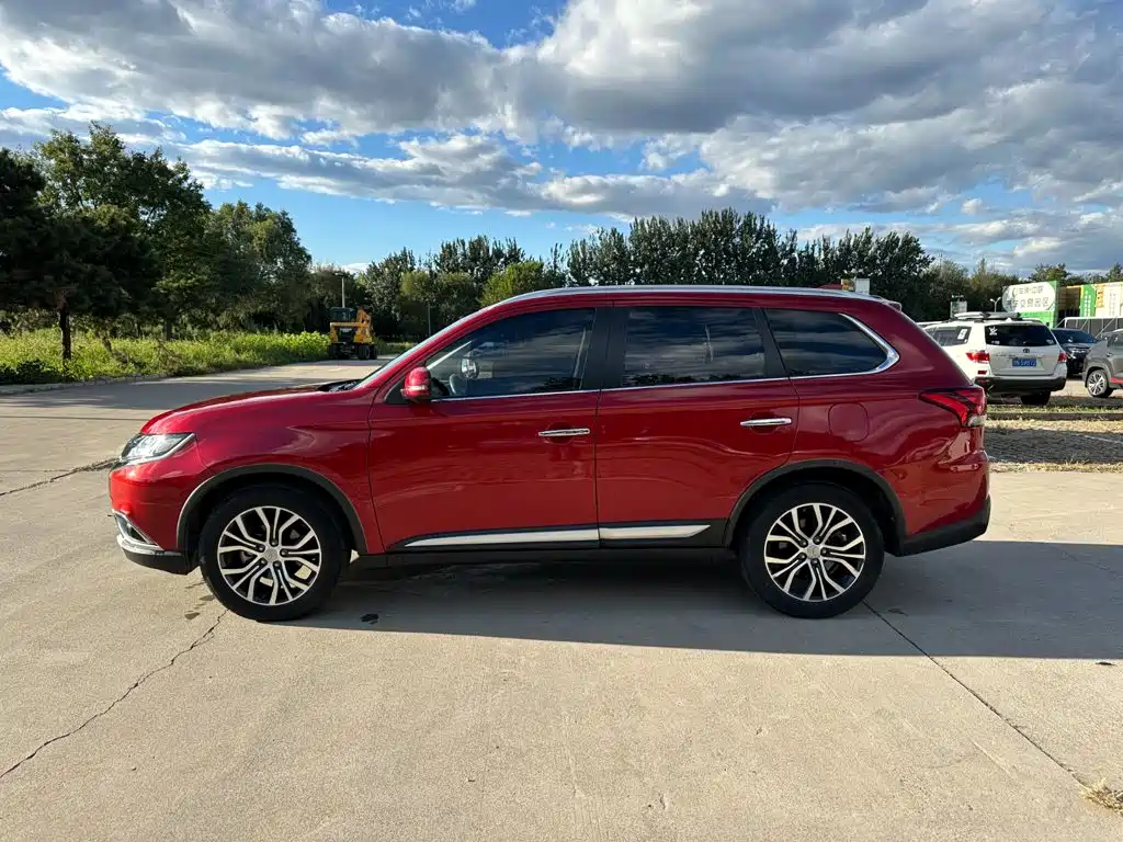 Mitsubishi Outlander — миниатюра 7