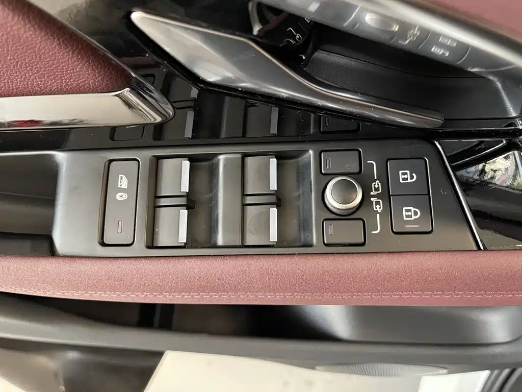 Land Rover Evoque PHEV — миниатюра 25