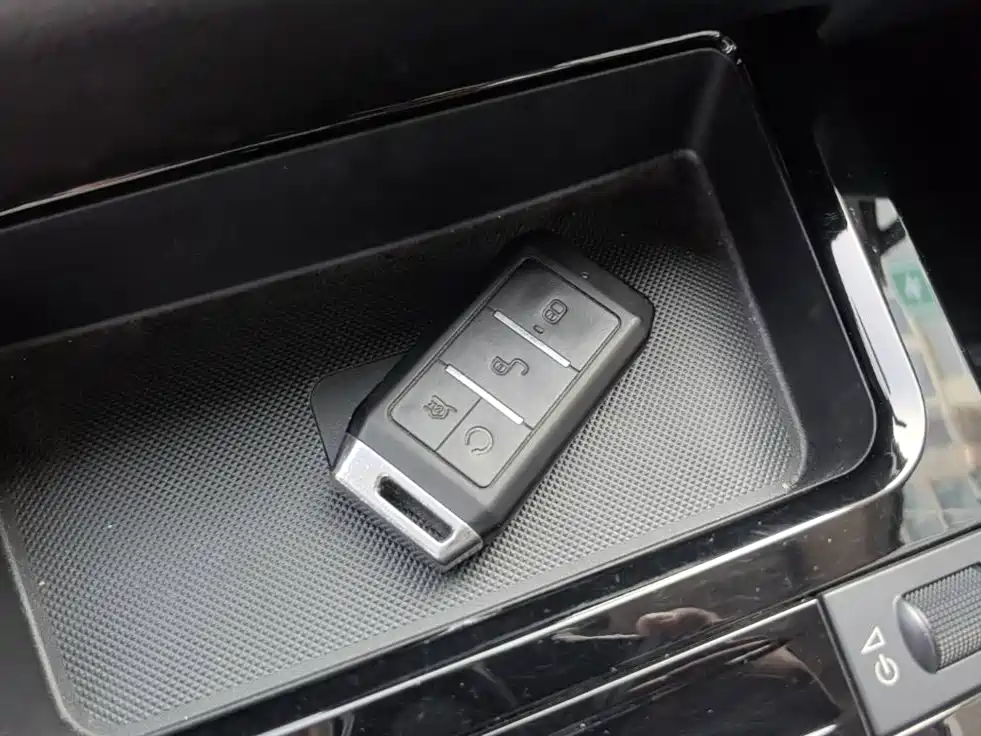 BYD Yuan EV — миниатюра 9