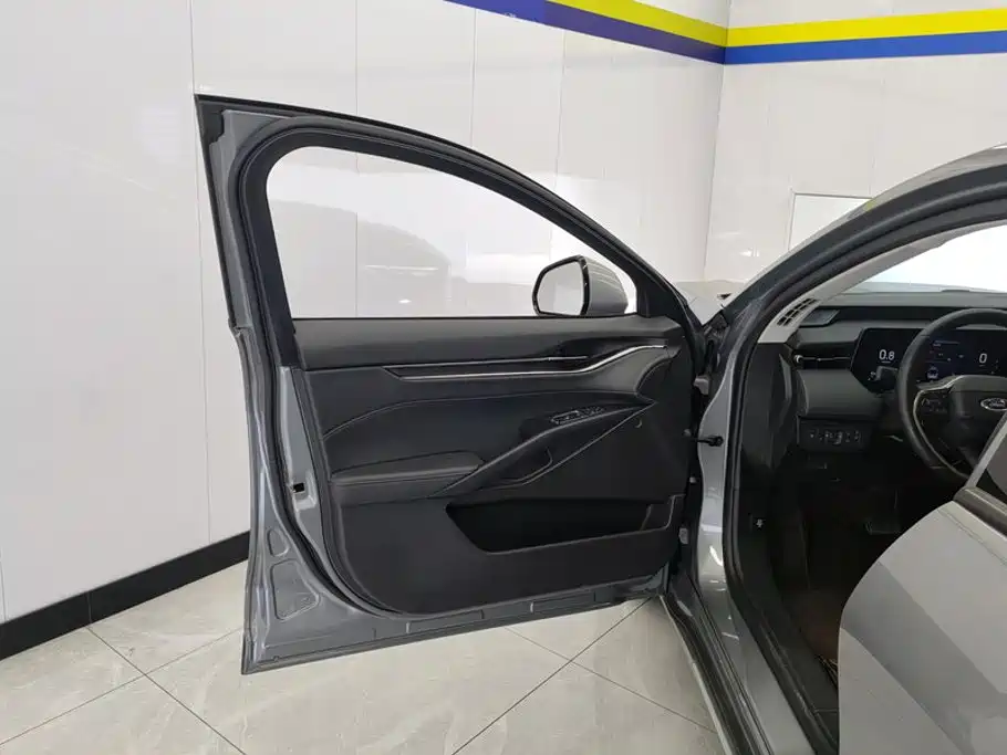 Ford Mondeo — миниатюра 7
