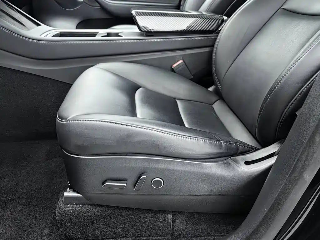 Tesla Model Y — миниатюра 20