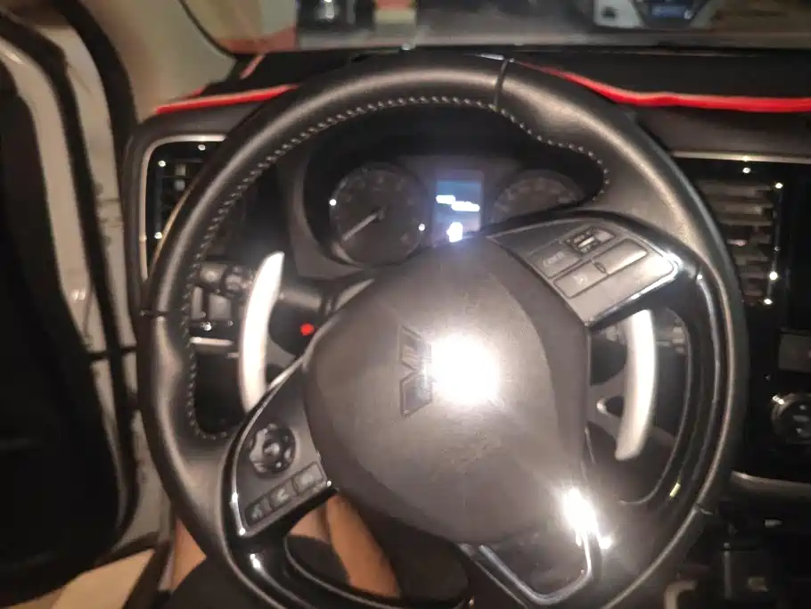 Mitsubishi Outlander — миниатюра 15