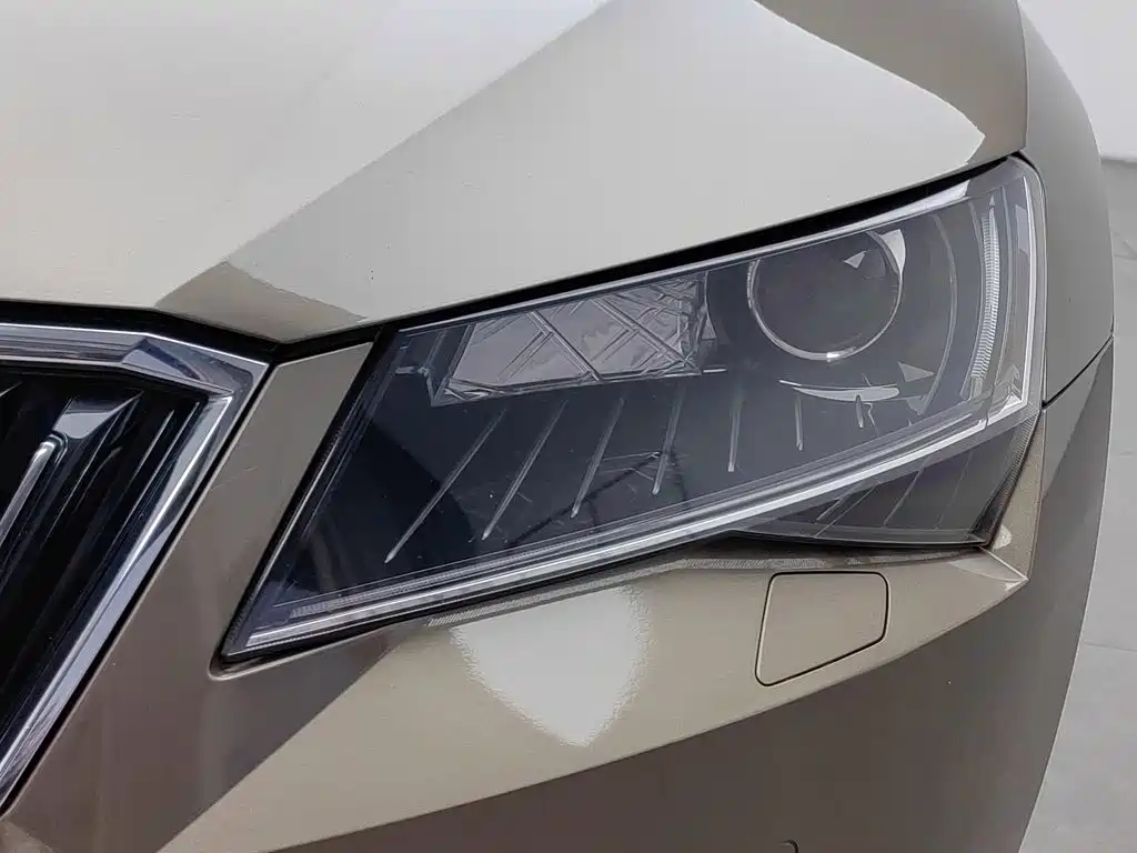 Skoda Superb — миниатюра 7
