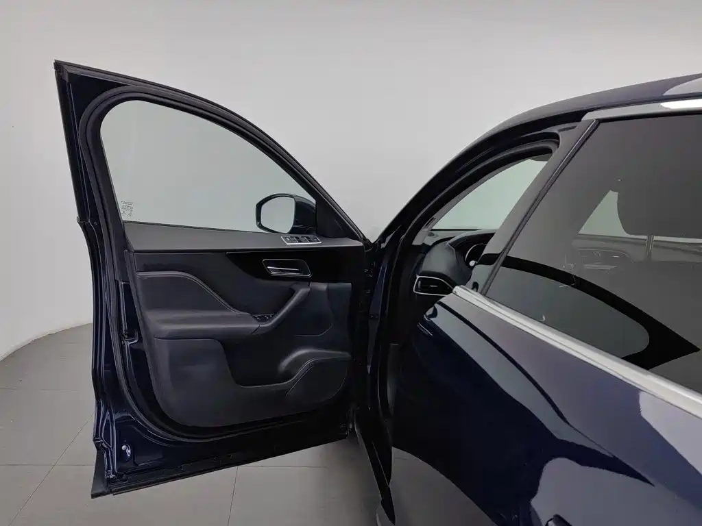 Jaguar F-PACE — миниатюра 8