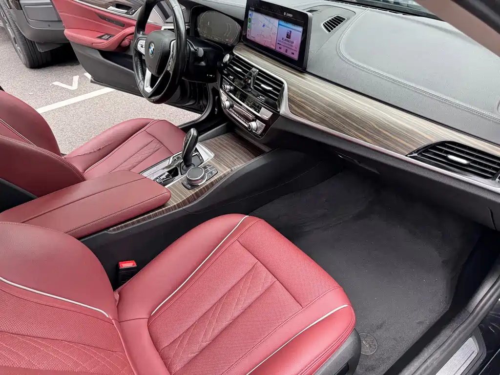 BMW 5 Series — миниатюра 13
