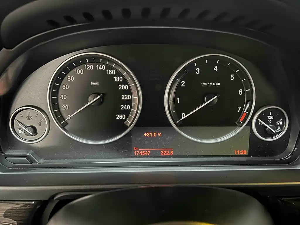 BMW 5 Series — миниатюра 12