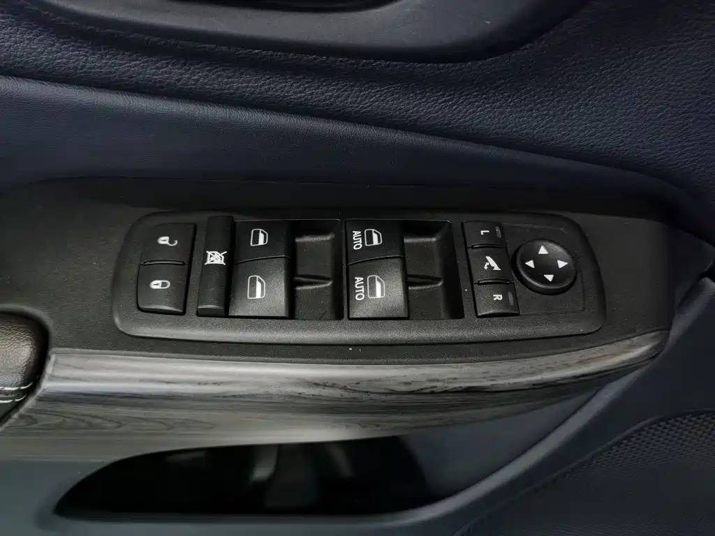 Jeep Cherokee — миниатюра 9