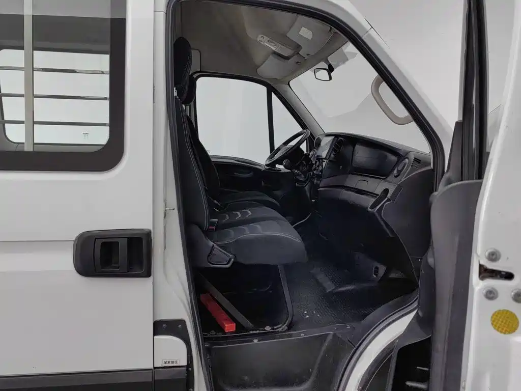 IVECO Ousheng — миниатюра 23