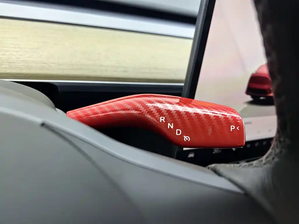 Tesla Model Y — миниатюра 13