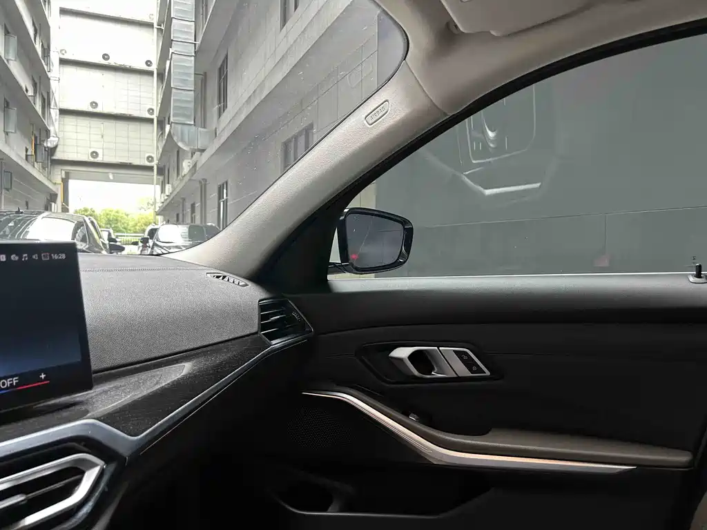 BMW 3 Series — миниатюра 10
