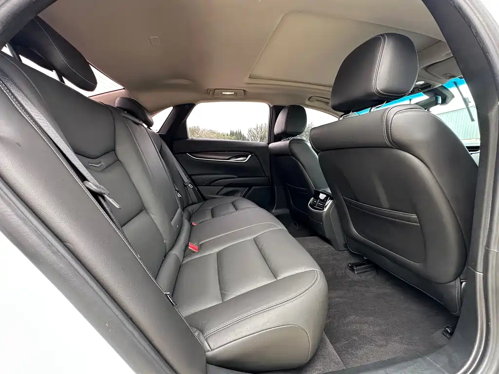 Cadillac XTS — миниатюра 8