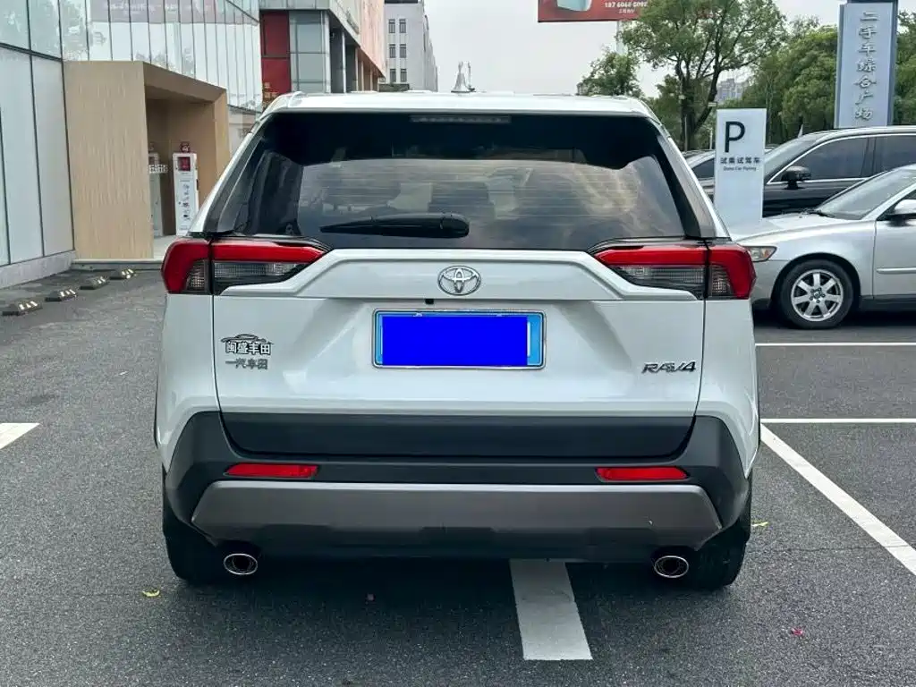 Toyota RAV4 — миниатюра 8