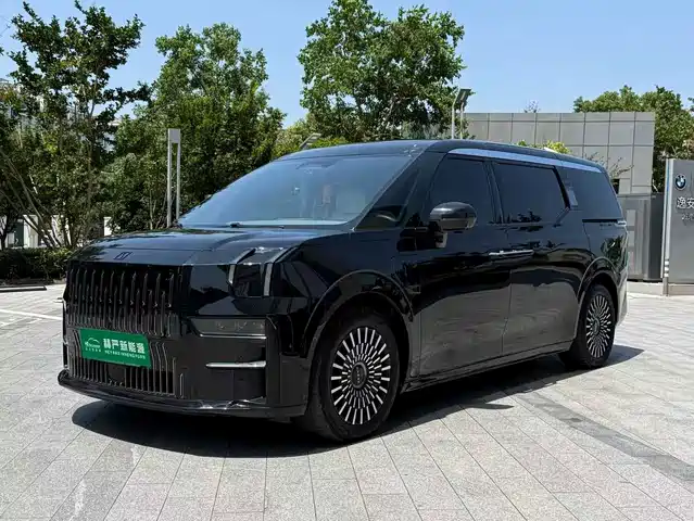 2023 Zeekr 009
