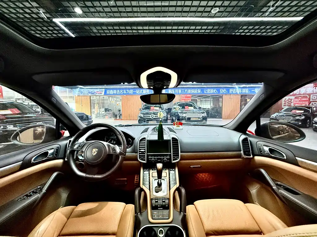 Porsche Cayenne — миниатюра 15