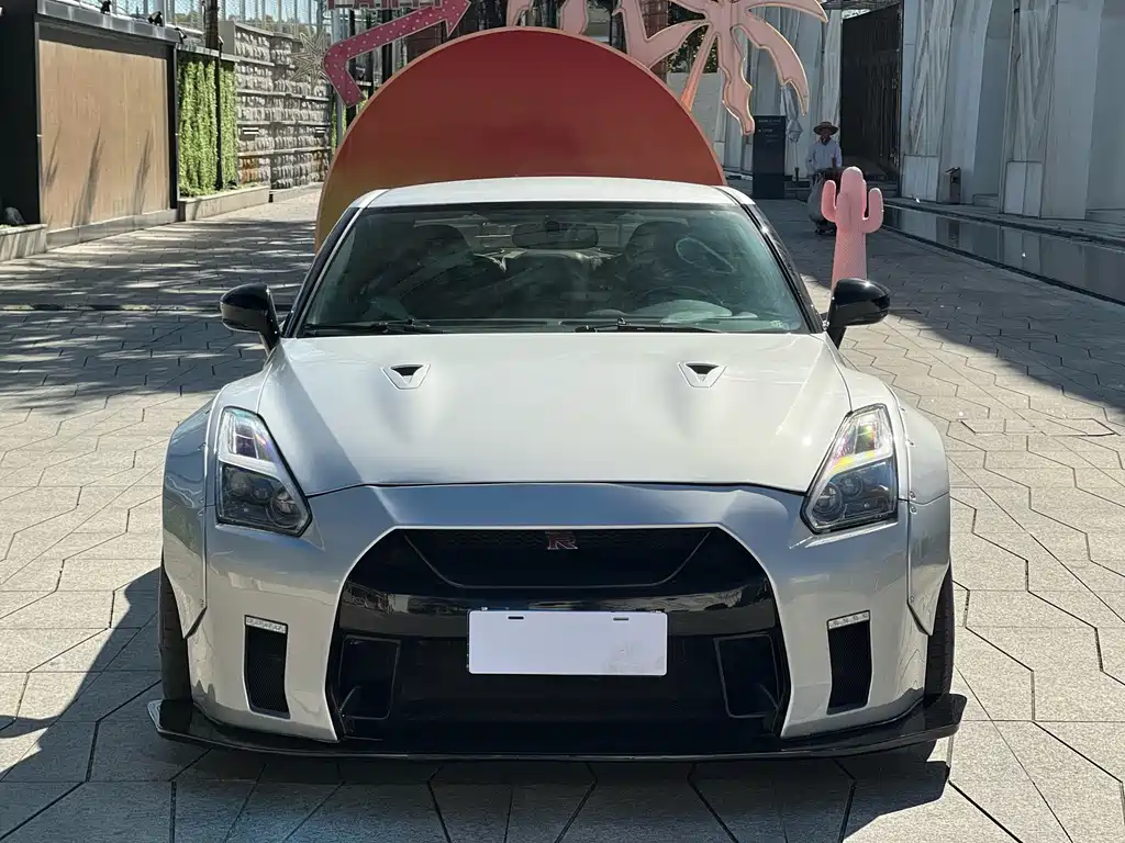 Nissan GT-R — миниатюра 2