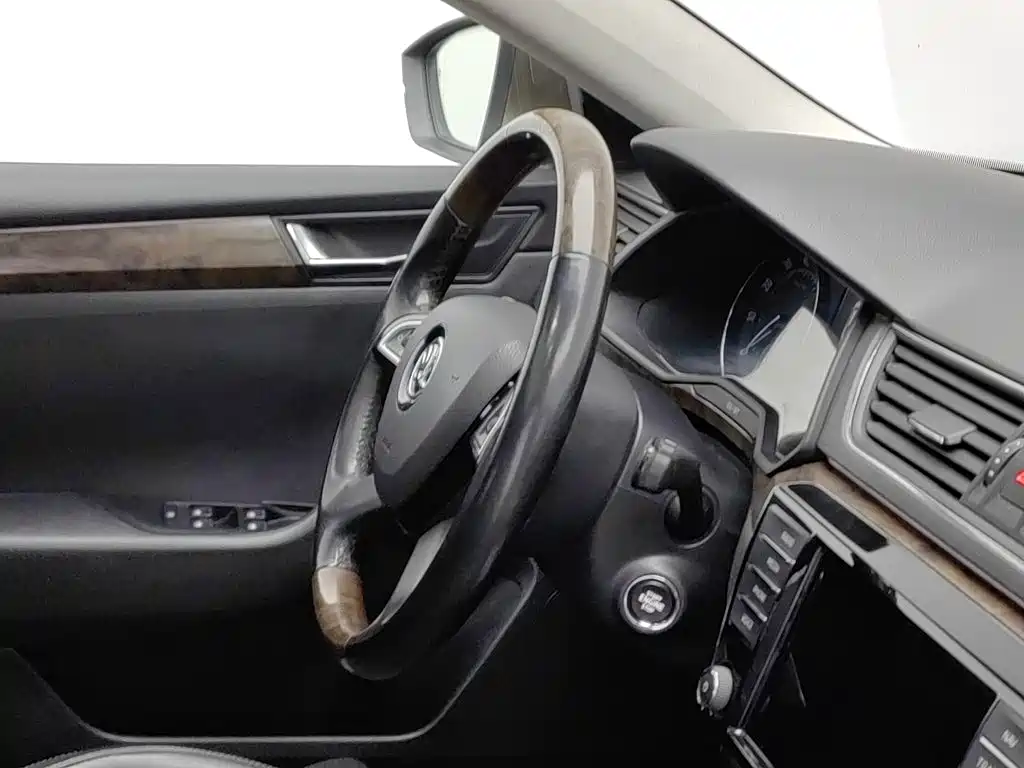 Skoda Superb — миниатюра 22