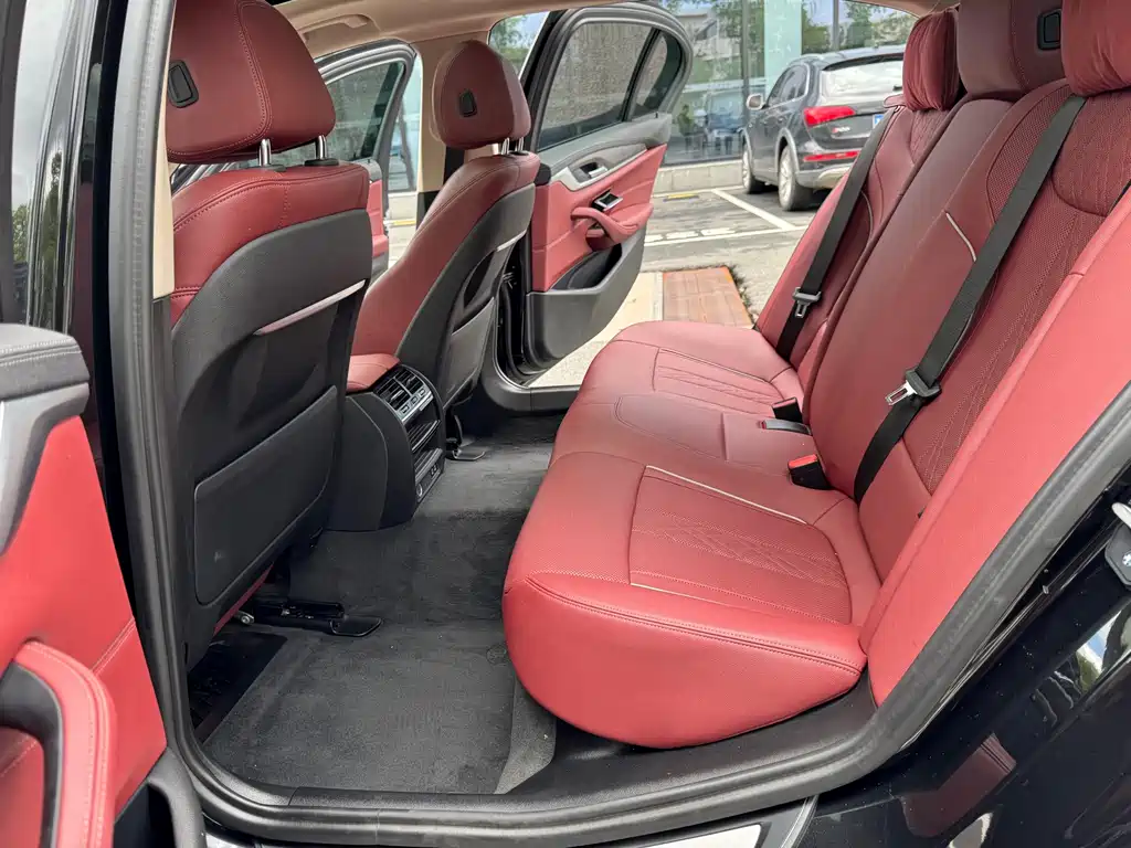 BMW 5 Series — миниатюра 11