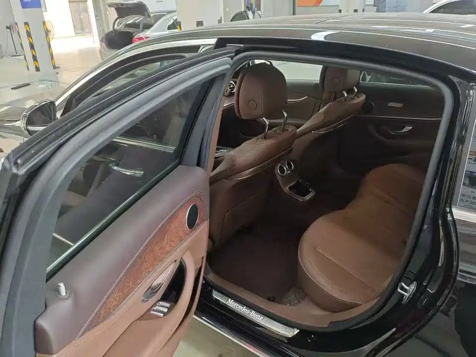 Mercedes-Benz E-Class — миниатюра 6