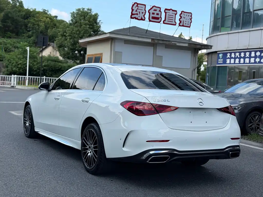 Mercedes-Benz C-Class — миниатюра 13