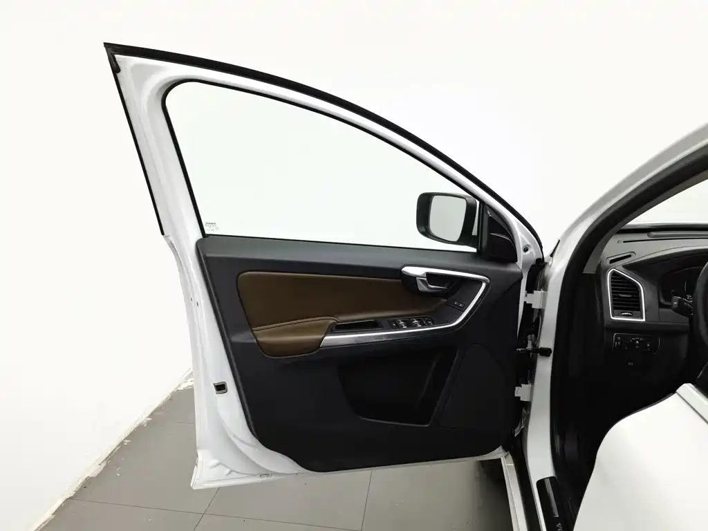 Volvo XC60 — миниатюра 8