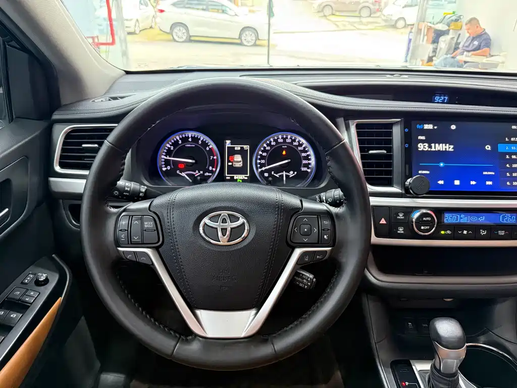 Toyota Highlander — миниатюра 9