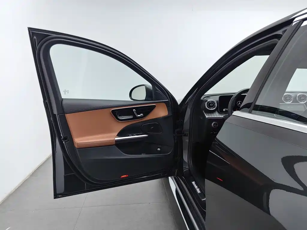 Mercedes-Benz C-Class — миниатюра 8