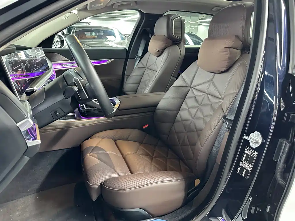 BMW 7 Series — миниатюра 8