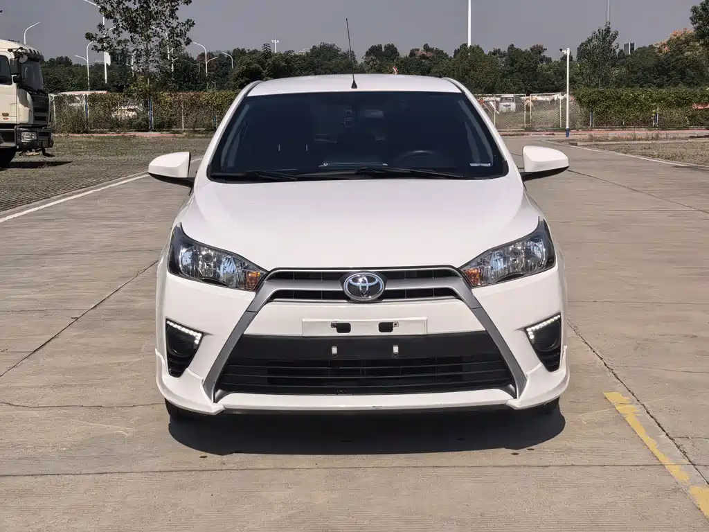 Toyota Yaris L — миниатюра 2