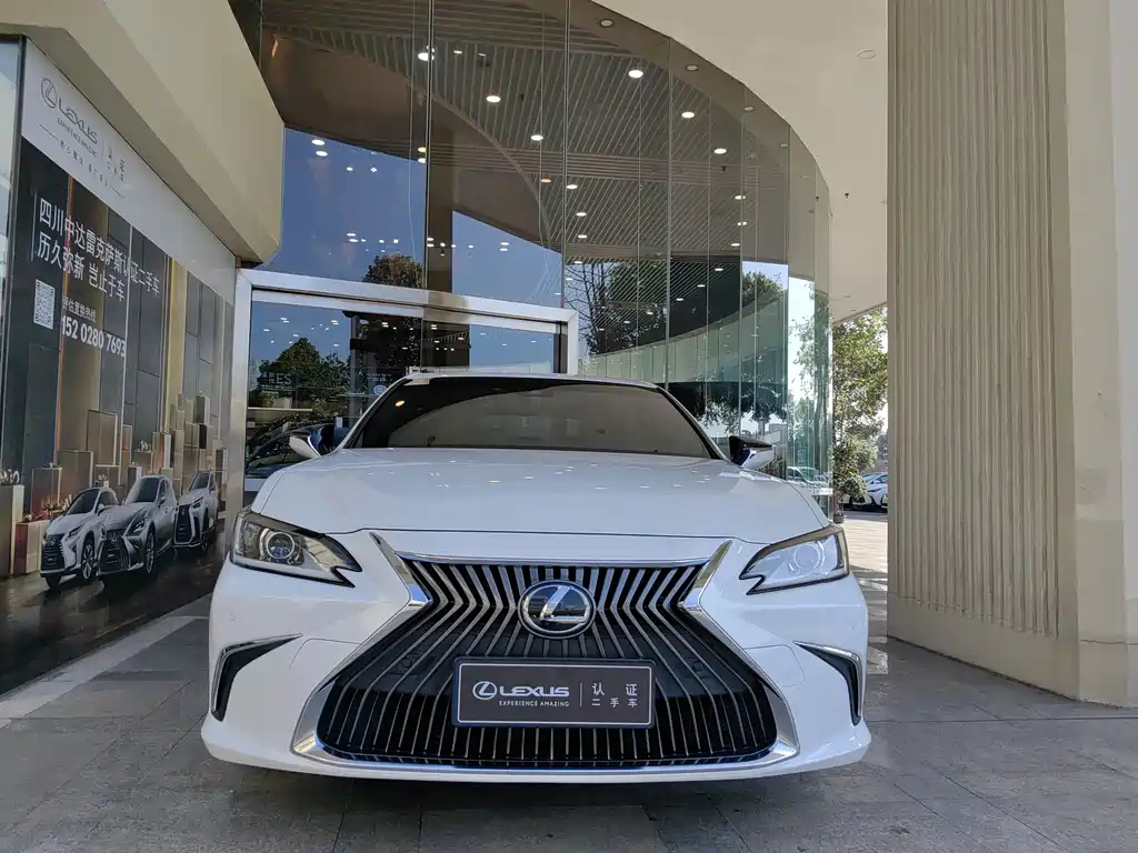 Lexus ES 2021