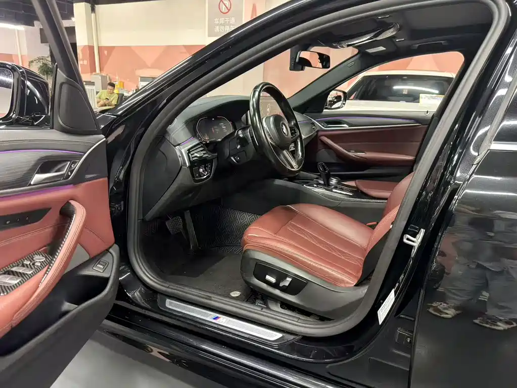 BMW 5 Series — миниатюра 4