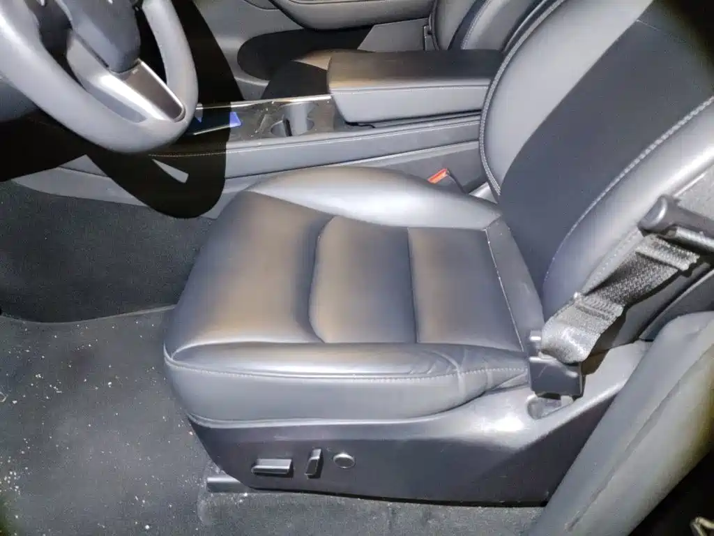 Tesla Model Y — миниатюра 11