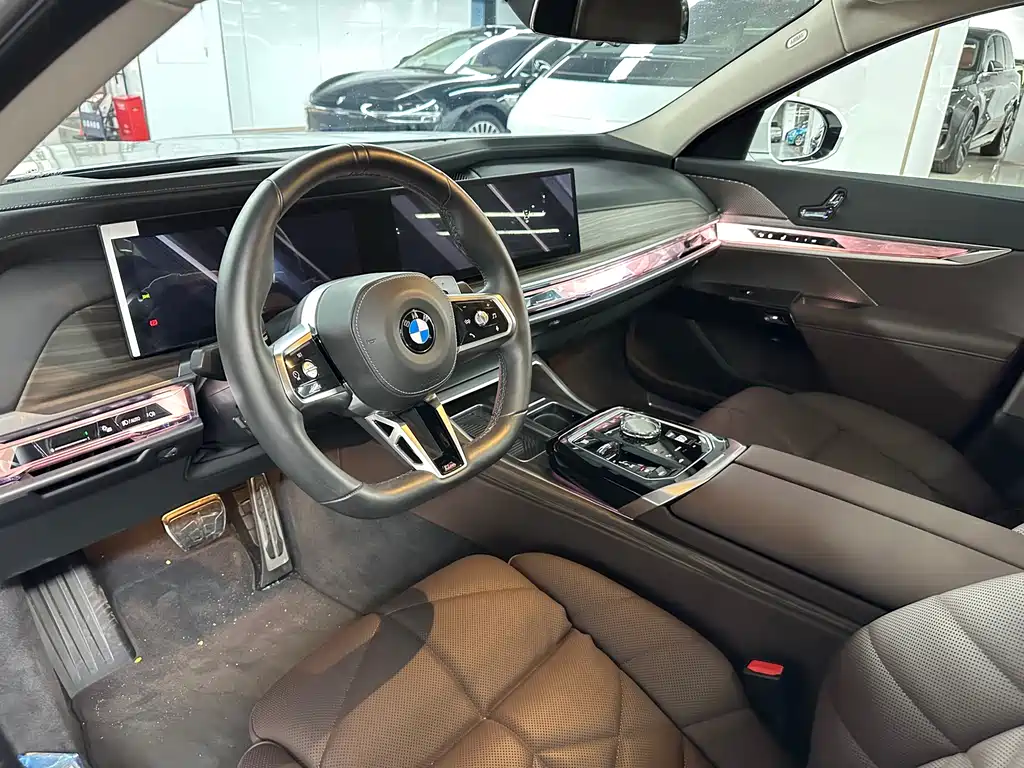BMW 7 Series — миниатюра 7