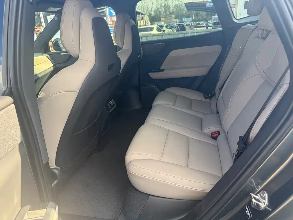 Volvo XC70 PHEV — миниатюра 17