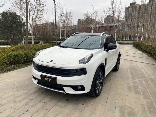 2019 Lynk & Co 01