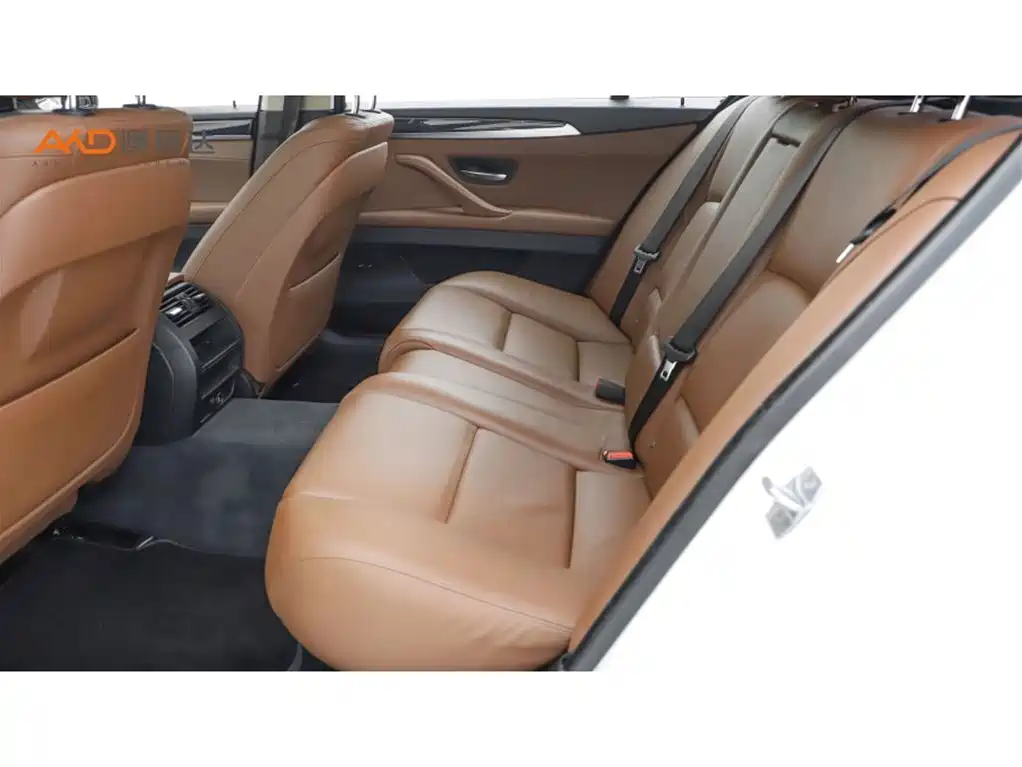 BMW 5 Series — миниатюра 7
