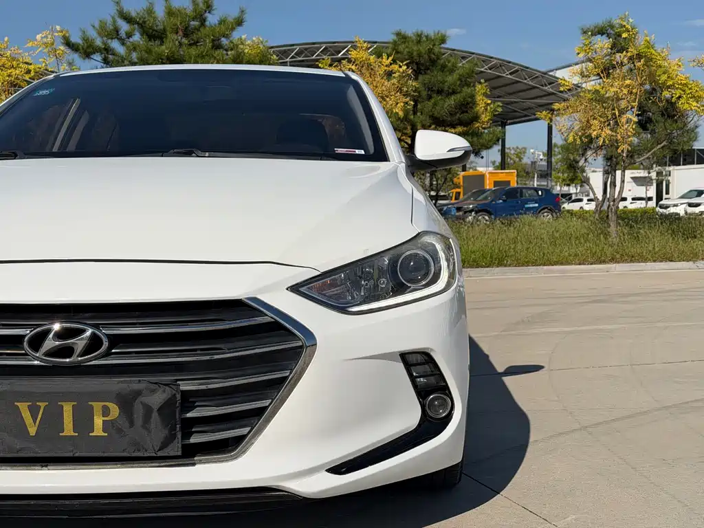 Hyundai Elantra — миниатюра 5