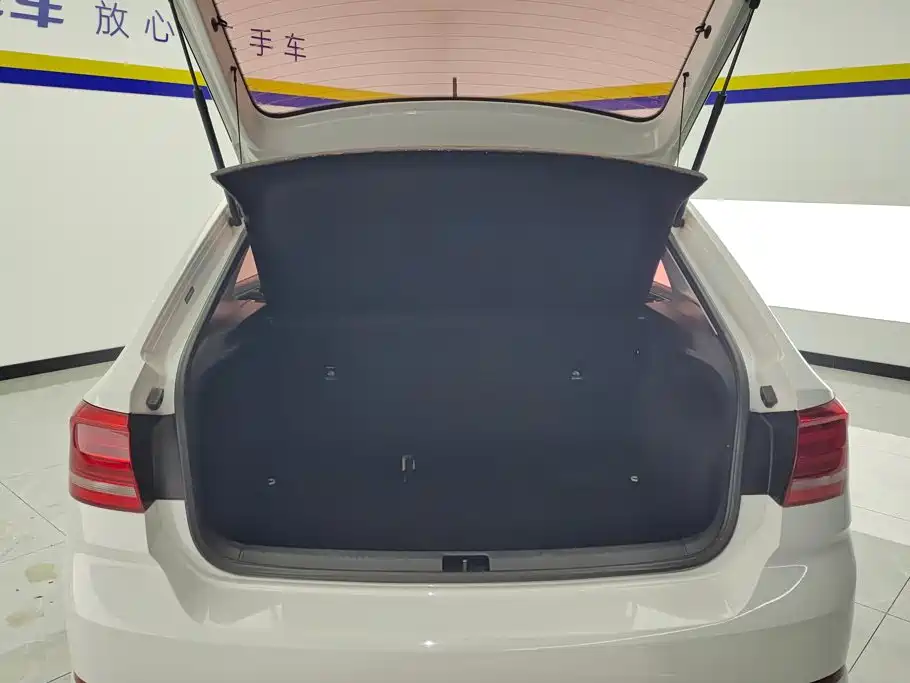 Volkswagen Santana — миниатюра 4