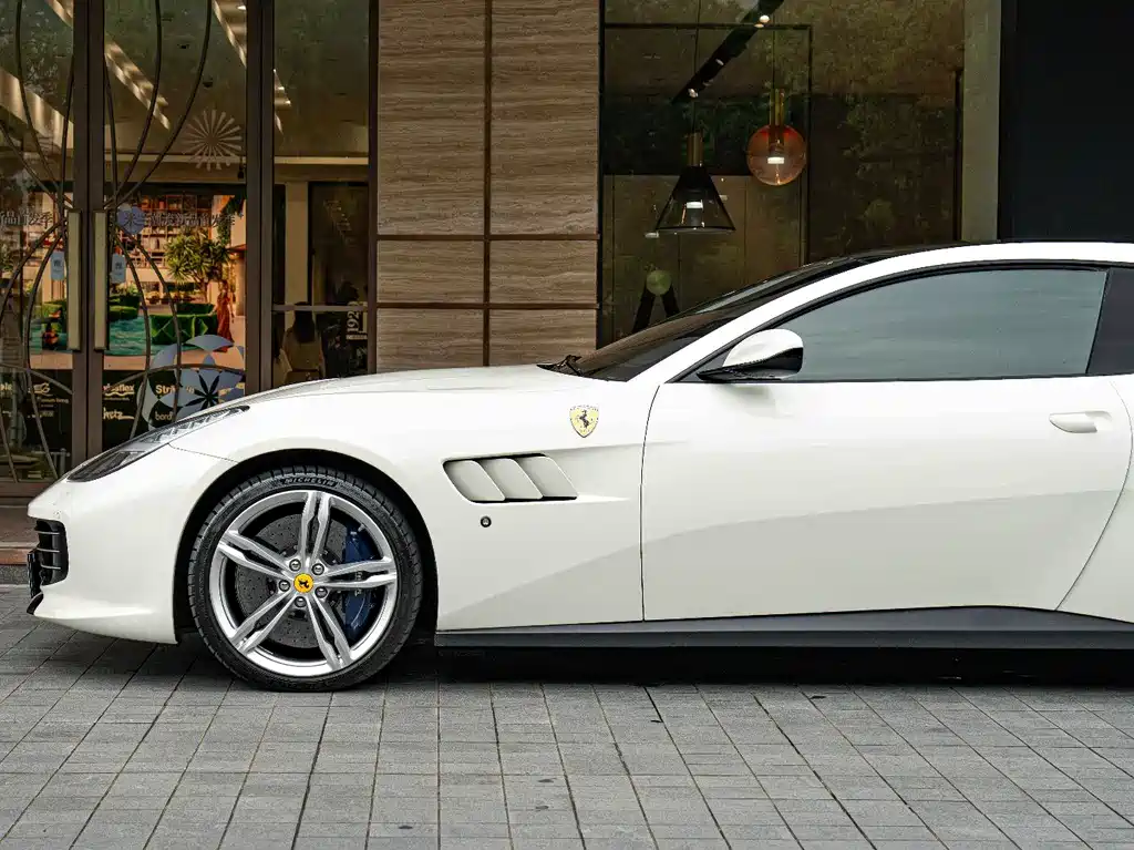 Ferrari GTC4Lusso 2016 6.3L V12