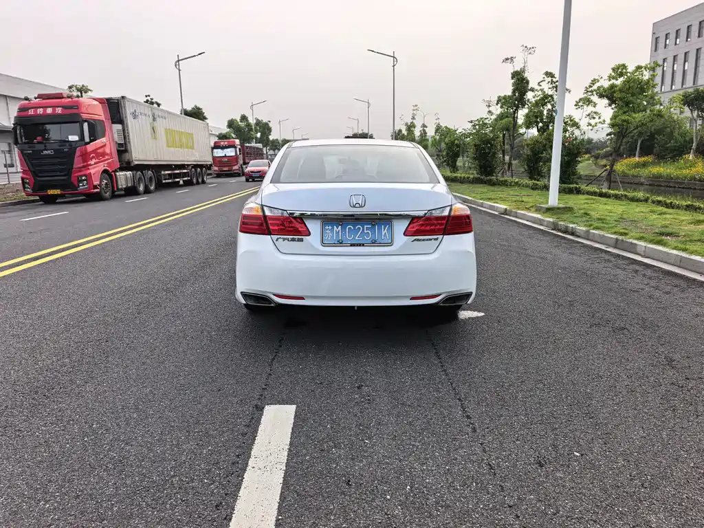 Honda Accord — миниатюра 10