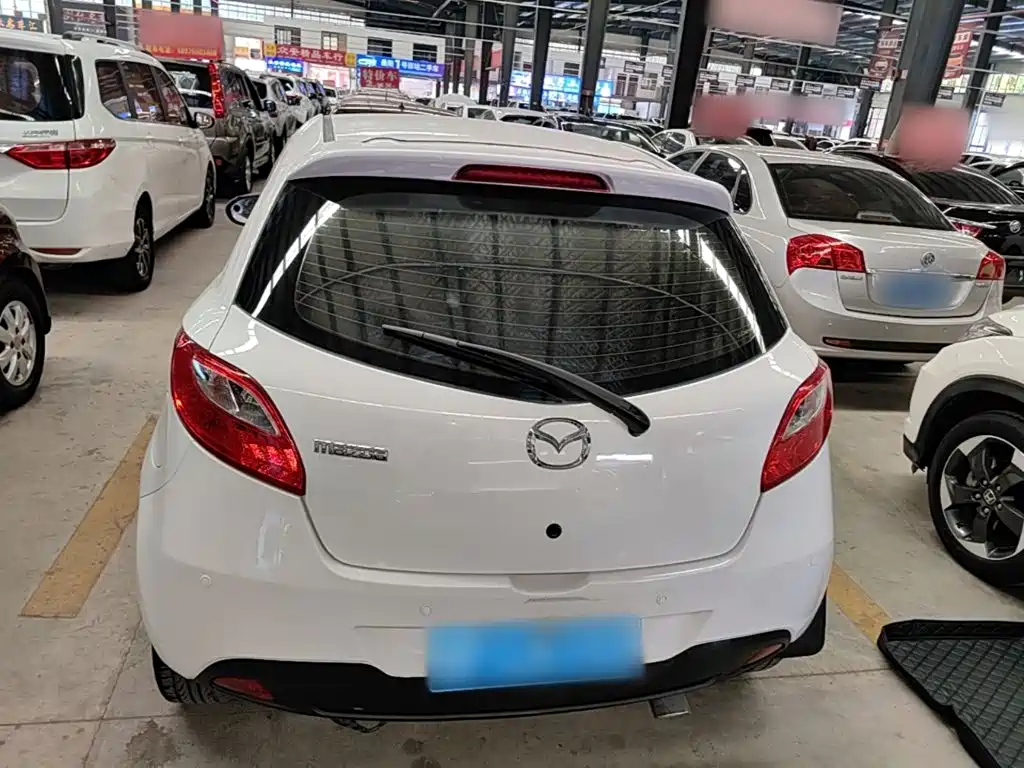 Mazda 2 — миниатюра 6
