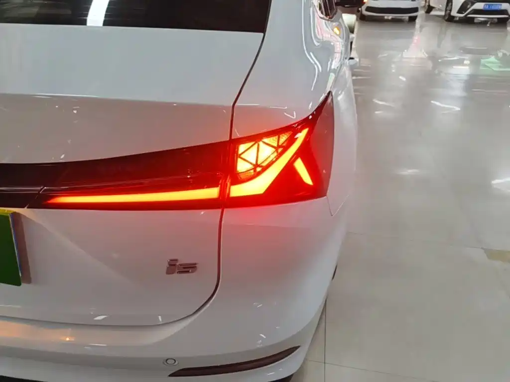Roewe i5 — миниатюра 8