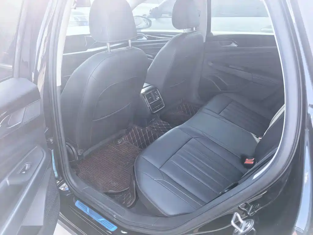 Volkswagen Passat PHEV — миниатюра 10