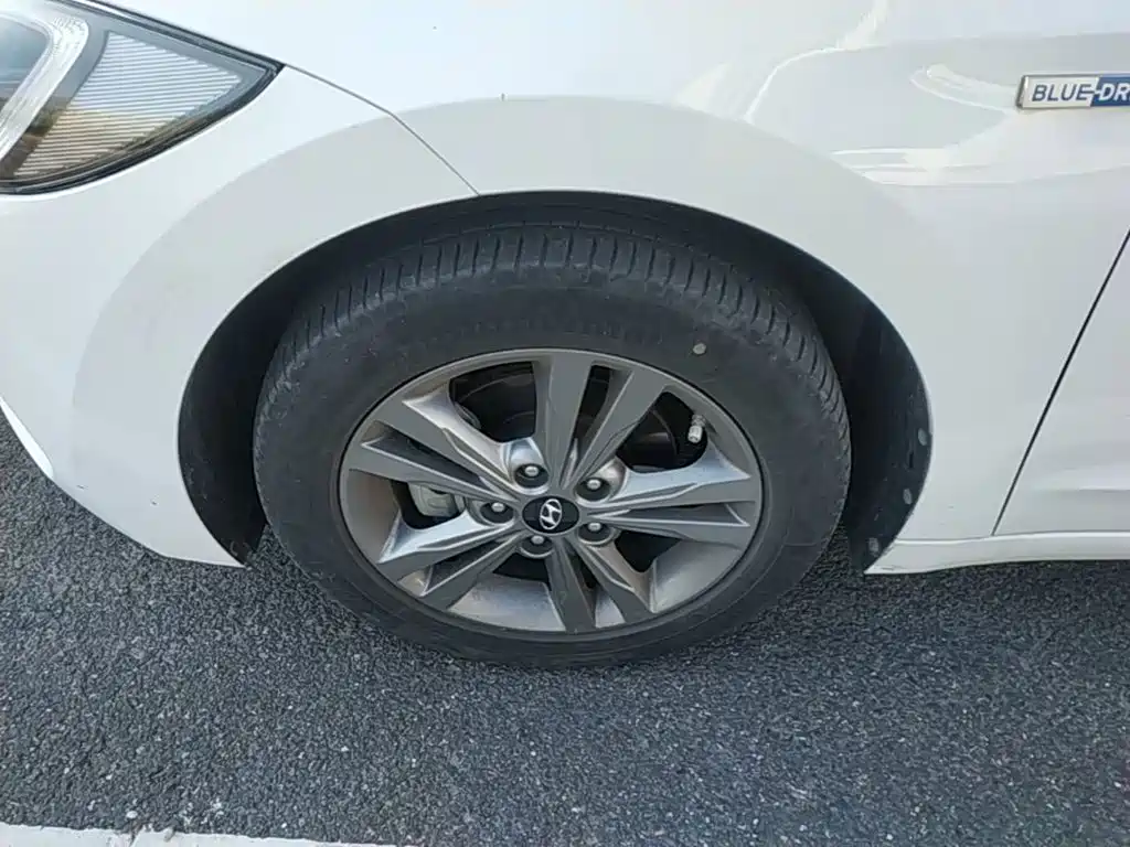 Hyundai Elantra — миниатюра 23