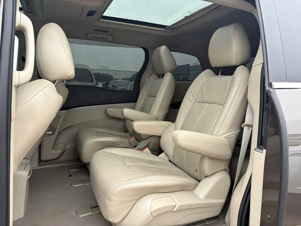 Buick GL8 — миниатюра 8